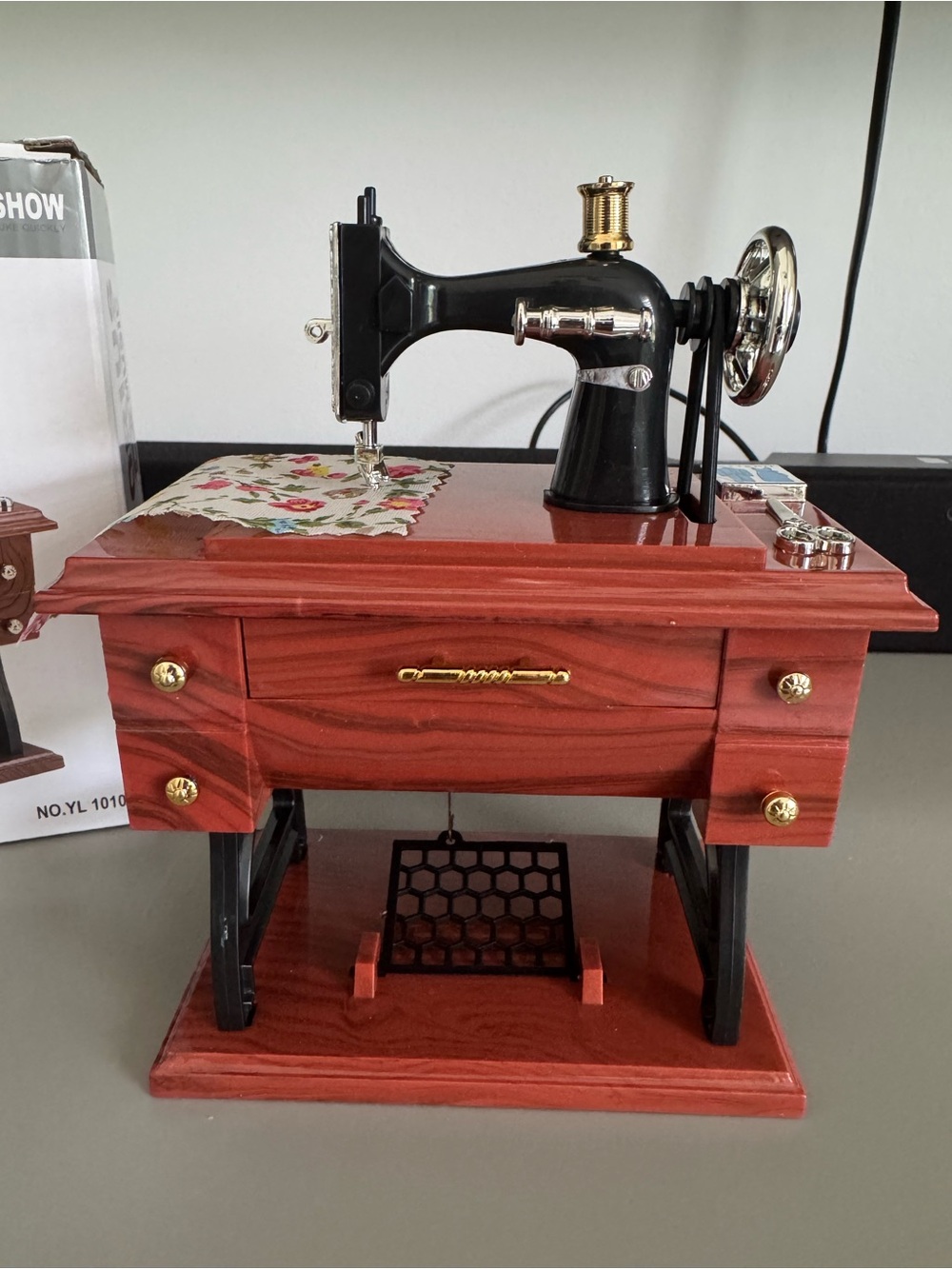 Vintage-Style Black & Red Decorative Sewing Machine for Home Office